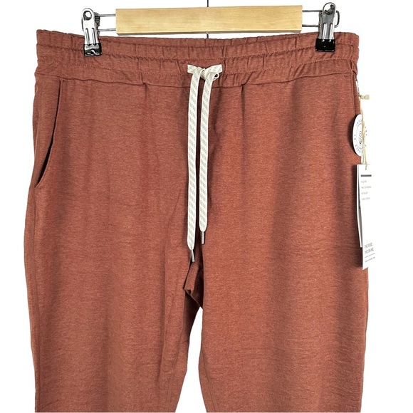VUORI Performance Jogger in Marsala - Picture 8 of 11